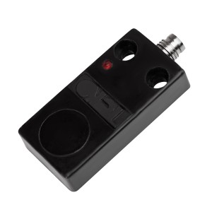 Бесконтактный выключатель   ISB IC4P-32P-8-LZS401